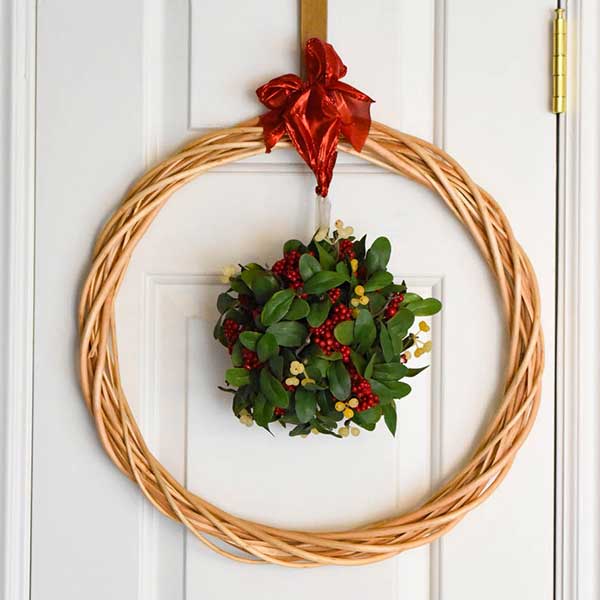 DIY Mistletoe Wreath